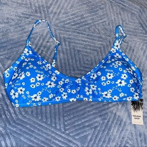 NWT floral bikini top !!